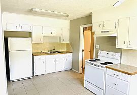 1612 Yarbrough St, Montgomery, Al 36110 in Montgomery, AL (Photo 3 of 12)