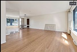 2130 Greenview Rd, Northbrook, Il 60062 Beautiful Home in Northbrook, IL (Photo 2 of 12)