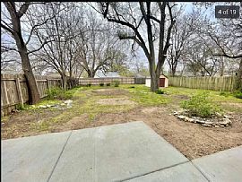 944 N Parkwood Ln, Wichita, Ks 67208 Adorable Home in Wichita, KS (Photo 3 of 12)