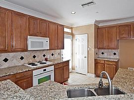 Beautiful 3 Bedroom 2.5 Bath Home For Rent  in Irving, TX (Photo 4 of 8)