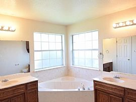 Beautiful 3 Bedroom 2 Bath Home For Rent  in Killeen, TX (Photo 4 of 6)