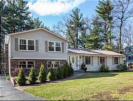 23 Middle Dunstable Rd, Nashua, Nh 03062 Beautiful Home in Nashua, NH