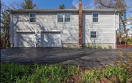 23 Middle Dunstable Rd, Nashua, Nh 03062 Beautiful Home in Nashua, NH (Photo 3 of 9)