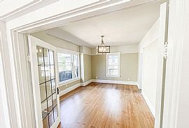 1106 E Denny Way, Seattle, Wa 98122 : Stunning House in Seattle, WA (Photo 3 of 11)