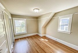 1106 E Denny Way, Seattle, Wa 98122 : Stunning House in Seattle, WA (Photo 8 of 11)