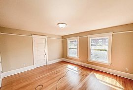 1106 E Denny Way, Seattle, Wa 98122 : Stunning House in Seattle, WA (Photo 9 of 11)