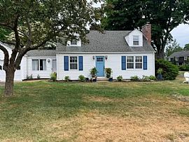 22 Fairview Ave, Madison, Ct 06443 in Madison, CT