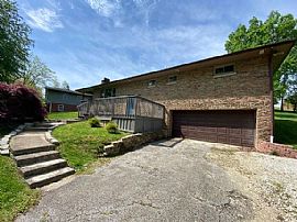 166 N Oakview Dr, Kenova, Wv 25530 : Spacious 3 Bedroom House  in Kenova, WV