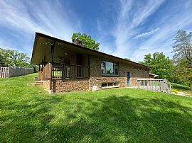 166 N Oakview Dr, Kenova, Wv 25530 : Spacious 3 Bedroom House  in Kenova, WV (Photo 2 of 12)