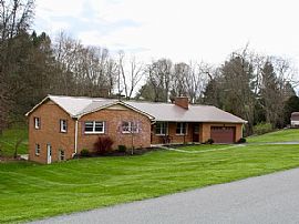 387 Circle Dr, Lewisburg, Wv 24901 . Stunning House For Rent in Lewisburg, WV (Photo 2 of 12)