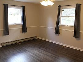 387 Circle Dr, Lewisburg, Wv 24901 . Stunning House For Rent in Lewisburg, WV (Photo 7 of 12)