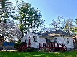 9 Belfort Ave, Warwick, Ri 02889 in Warwick, RI