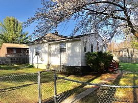 9 Belfort Ave, Warwick, Ri 02889 in Warwick, RI (Photo 2 of 12)