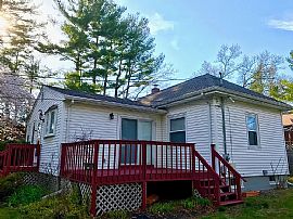 9 Belfort Ave, Warwick, Ri 02889 in Warwick, RI (Photo 5 of 12)