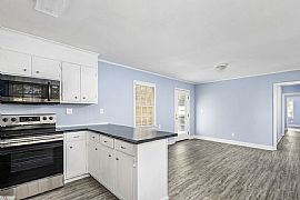 402 25th St E, Tuscaloosa, Al 35401 . Stunning House For Rent in Tuscaloosa, AL (Photo 6 of 12)