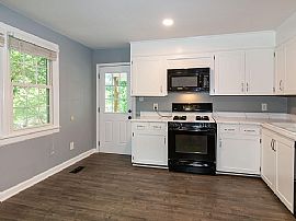 204 Avery St For Rent! Call Or Text (989) 572-2152. 900/mo in Garner, NC (Photo 5 of 7)