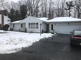 3bed 2.5bath House in Leominster, MA (Photo 2 of 8)