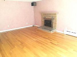 3bed 2.5bath House in Leominster, MA (Photo 5 of 8)