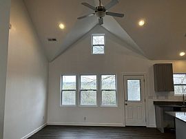 402 Foxridge Ct Shelbyville, in 46176  in Shelbyville, IN (Photo 2 of 8)