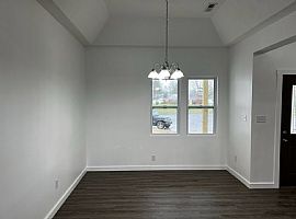 402 Foxridge Ct Shelbyville, in 46176  in Shelbyville, IN (Photo 4 of 8)