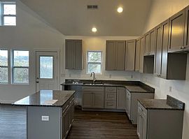 402 Foxridge Ct Shelbyville, in 46176  in Shelbyville, IN (Photo 5 of 8)