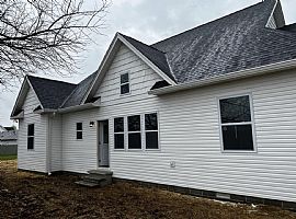 402 Foxridge Ct Shelbyville, in 46176  in Shelbyville, IN (Photo 7 of 8)