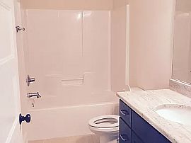 Charming 4 Bedroom Home   	 in Gulf Shores, AL (Photo 10 of 11)