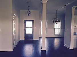 Charming 4 Bedroom Home   	 in Gulf Shores, AL (Photo 5 of 11)