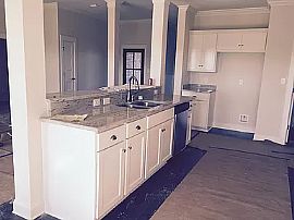 Charming 4 Bedroom Home   	 in Gulf Shores, AL (Photo 6 of 11)