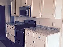 Charming 4 Bedroom Home   	 in Gulf Shores, AL (Photo 8 of 11)