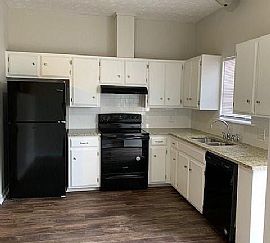 131 Cedar Ct, Wetumpka, Al 36092 in Wetumpka, AL (Photo 3 of 8)