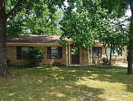 4326 Baywood Dr Sw, Huntsville, Al 35805 in Huntsville, AL (Photo 2 of 12)