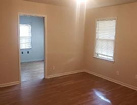 4326 Baywood Dr Sw, Huntsville, Al 35805 in Huntsville, AL (Photo 5 of 12)