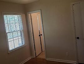 4326 Baywood Dr Sw, Huntsville, Al 35805 in Huntsville, AL (Photo 6 of 12)