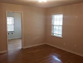 4326 Baywood Dr Sw, Huntsville, Al 35805 in Huntsville, AL (Photo 8 of 12)