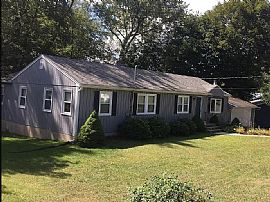 281 Crescent Cir, Cheshire, Ct 06410 in Cheshire, CT