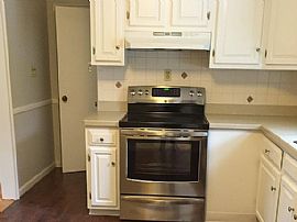 281 Crescent Cir, Cheshire, Ct 06410 in Cheshire, CT (Photo 3 of 6)