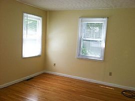 281 Crescent Cir, Cheshire, Ct 06410 in Cheshire, CT (Photo 4 of 6)