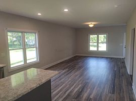 906 Peaks St, Bedford, Va 24523 (570) 838-5165 in Bedford, VA (Photo 9 of 10)