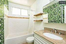 629 1/2 Palms Blvd, Venice, Ca 90291  1908 19th St Apt B, Santa in Venice, CA (Photo 10 of 12)