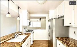 629 1/2 Palms Blvd, Venice, Ca 90291  1908 19th St Apt B, Santa in Venice, CA (Photo 4 of 12)