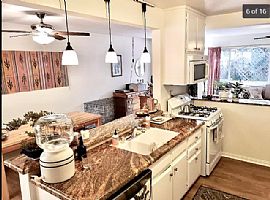 629 1/2 Palms Blvd, Venice, Ca 90291  1908 19th St Apt B, Santa in Venice, CA (Photo 6 of 12)