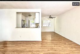 629 1/2 Palms Blvd, Venice, Ca 90291  1908 19th St Apt B, Santa in Venice, CA (Photo 8 of 12)