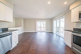 466 Park Ave, Pewaukee, Wi 53072 in Pewaukee, WI (Photo 11 of 12)