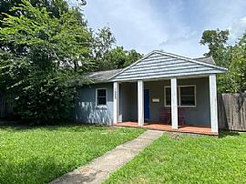 1020 Ne 1st Ave, Gainesville, Fl 32601 in Gainesville, FL