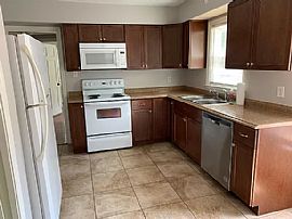 2816 Richland Ave, Louisville, Ky 4022 in Louisville, KY (Photo 9 of 12)