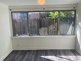 Updated, Bright 2 Bedroom Just 3 Blocks to Unm, # C, 308 Stanfo in Albuquerque, NM (Photo 8 of 12)