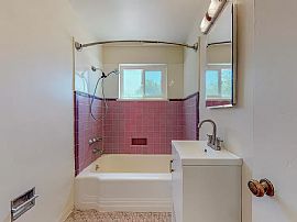 Amazing Remodeled Fully Loaded 1 and 2 Bedroom Apartments Downt in Albuquerque, NM (Photo 4 of 12)