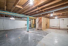 10405 W Manor Park Dr, Milwaukee, Wi 53227 in Milwaukee, WI (Photo 10 of 12)