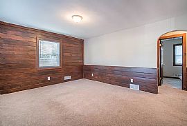 10405 W Manor Park Dr, Milwaukee, Wi 53227 in Milwaukee, WI (Photo 4 of 12)